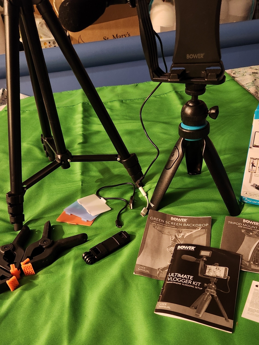 Bower Ultimate Vlogger Kit + Full Studio Backdrop & Extra Mounts & Tripod Bundle